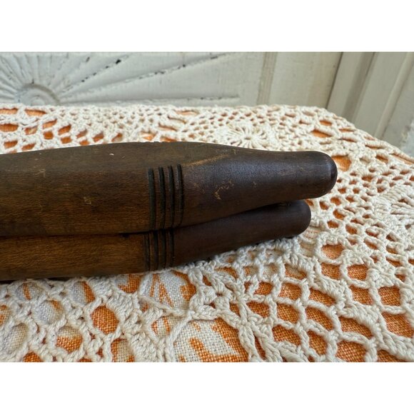Antique Wooden Handheld Citrus Lemon Press Juicer With Metal Hinges & Rustic Fin - Picture 11 of 13